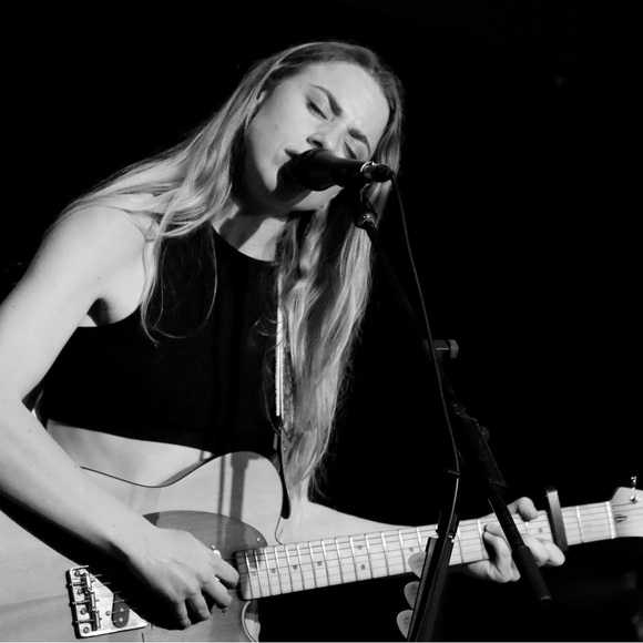 Meet your Posher, Briana - Picture 3 of 6